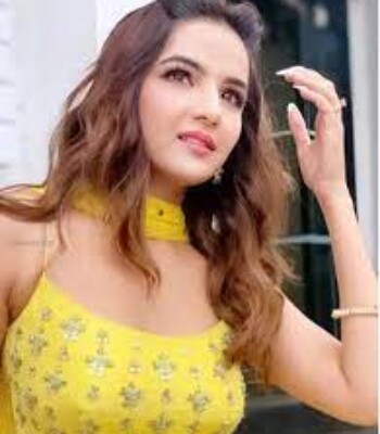 Profile picture of Jasmin Bhasin