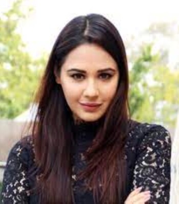 Profile picture of Mandy Takhar